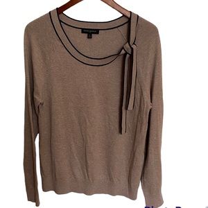Banana Republic Crew neck sweater with tie - EUC - Size L Large